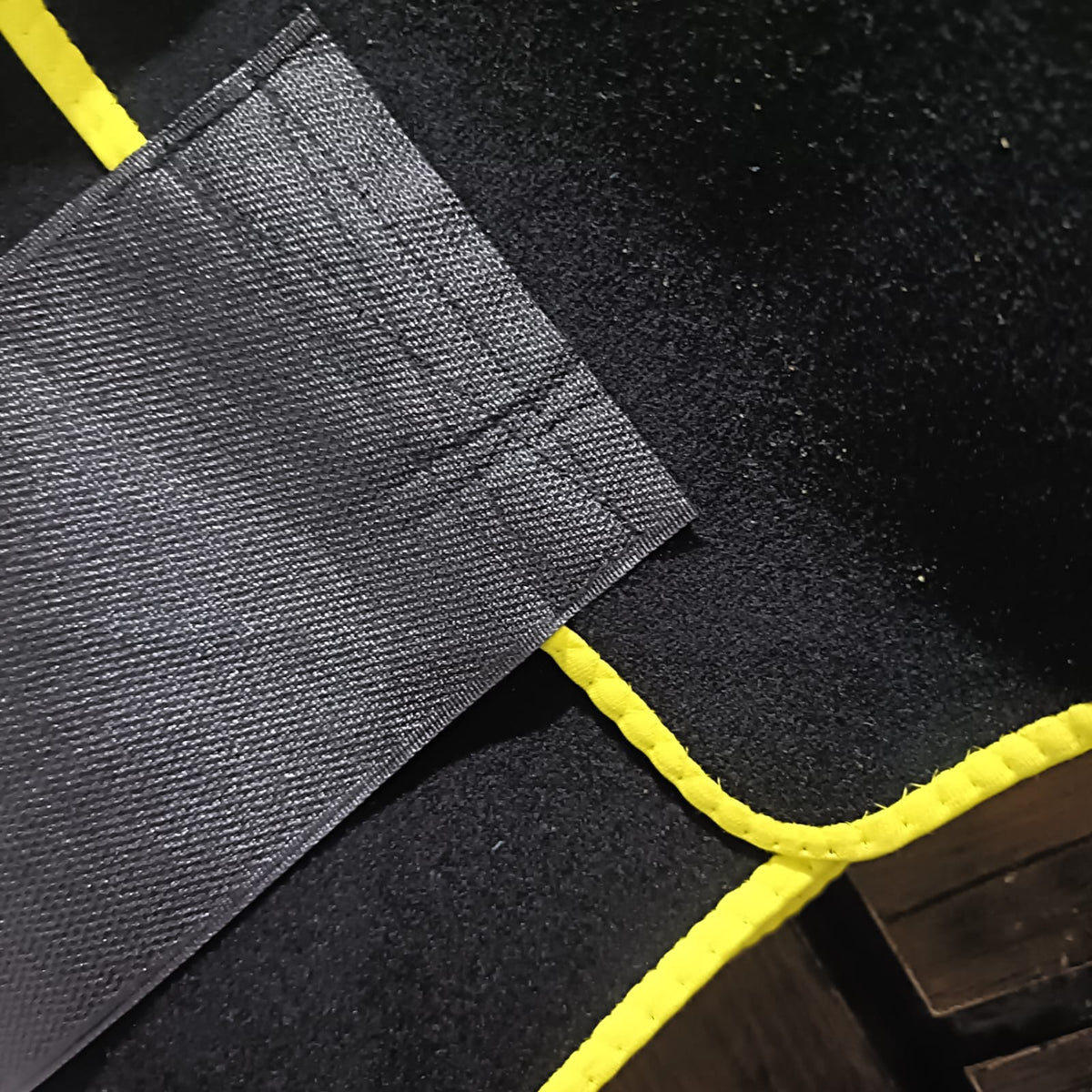 Premium Adjustable Neoprene Waist Support Belt ā Black & Yellow