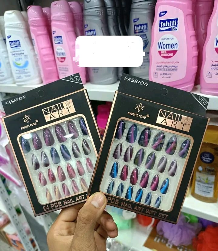 24-Piece Press-On Nail Art Set – Stylish Glossy & Glitter Nail Tips